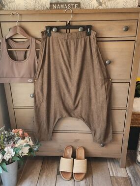Relaxed Harem Pants in Brown